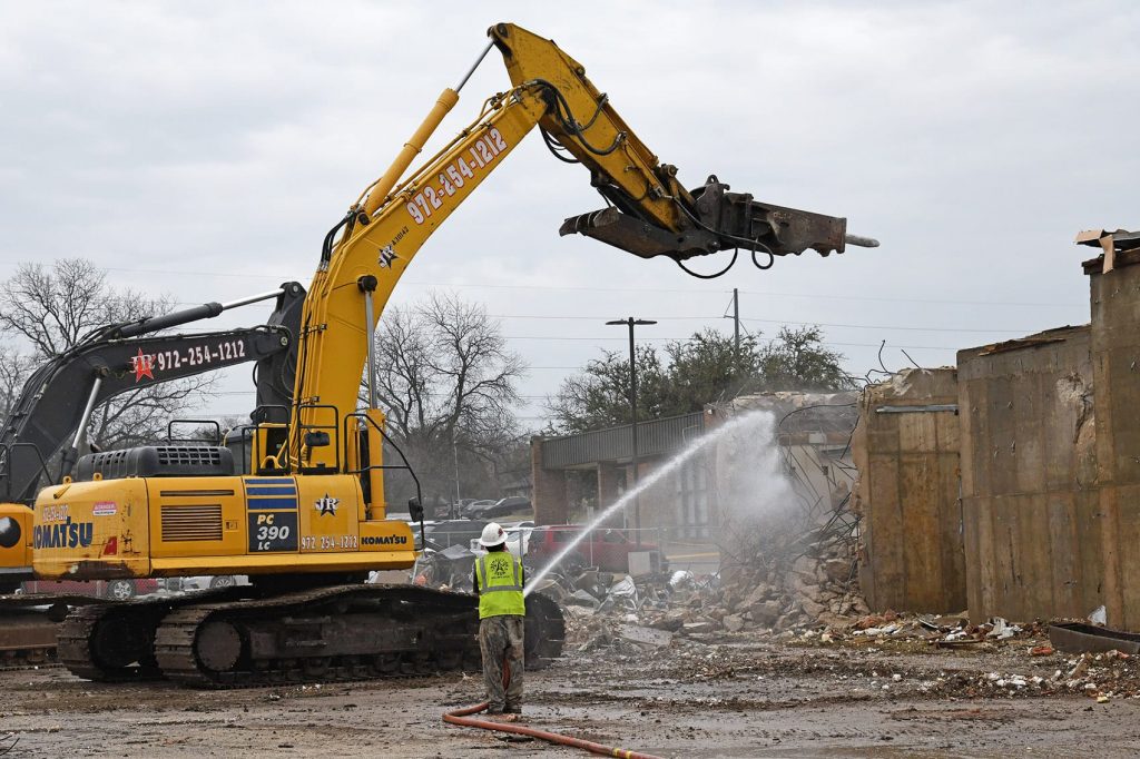 demolition contractor in Dallas